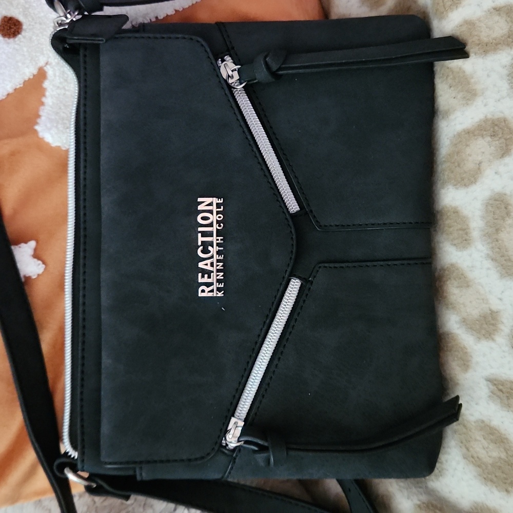 KENNETH COLE CROSSBODY - Picture 2 of 5